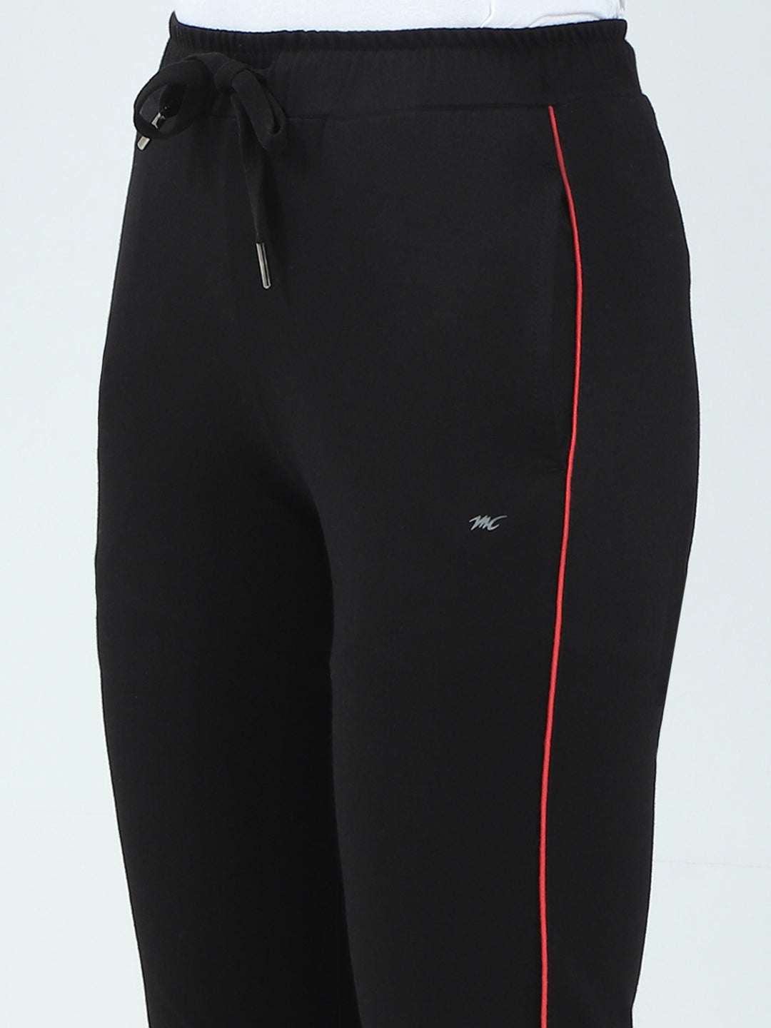 Women Black Solid Regular Fit Capri