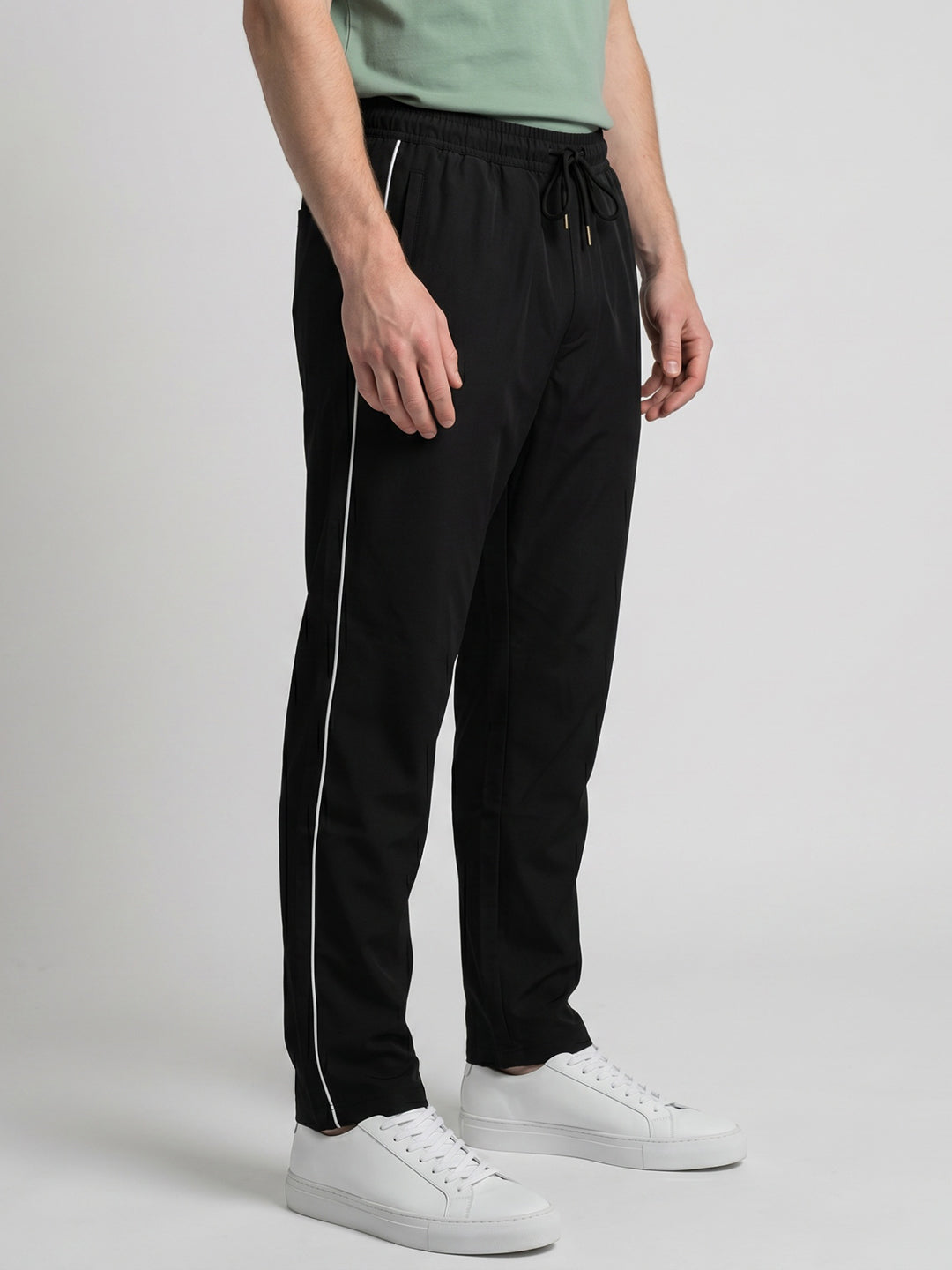 Men Black Solid Regular Fit Lower