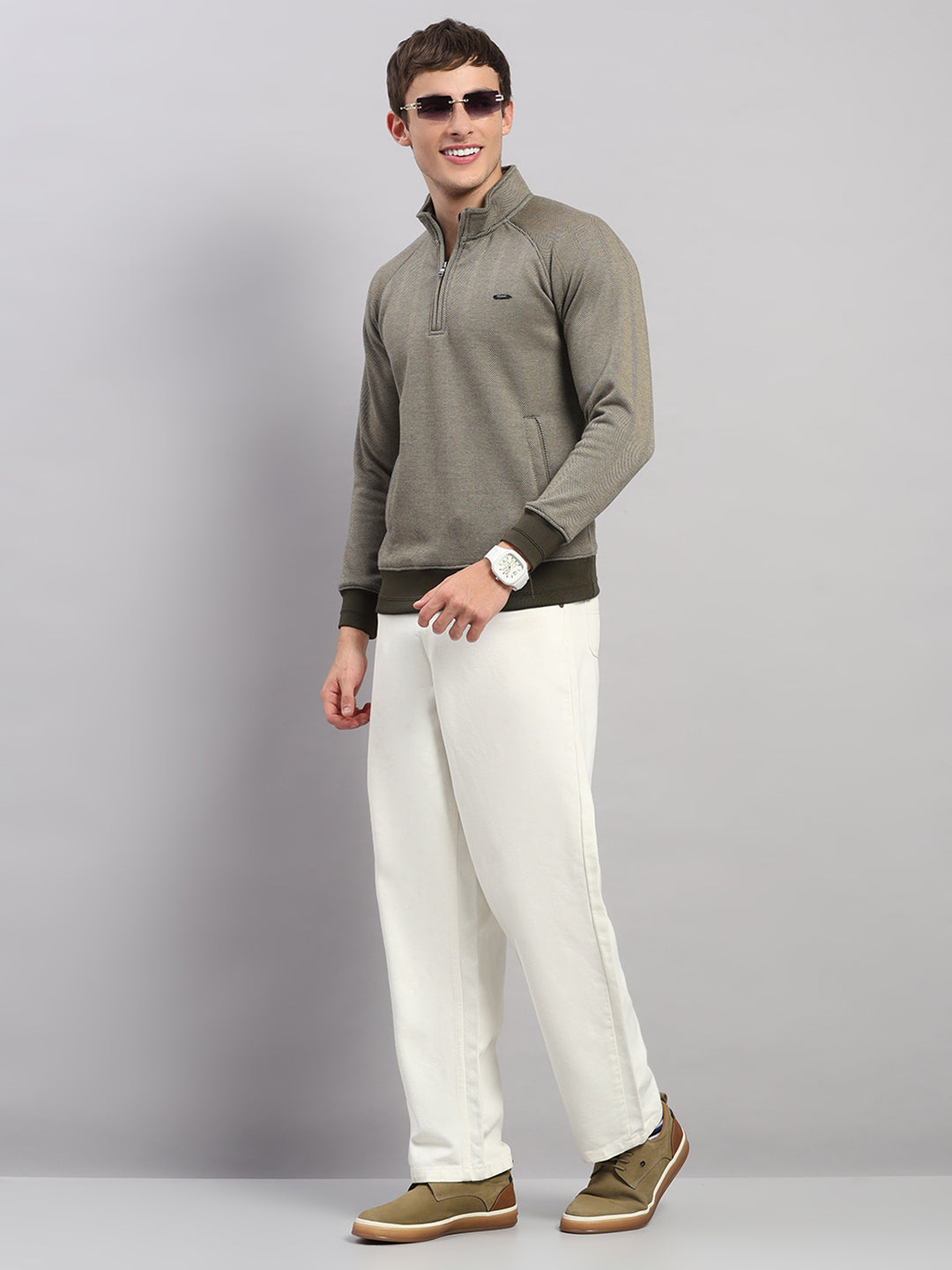 Men Olive Solid Collar Full Sleeve Sweatshirt