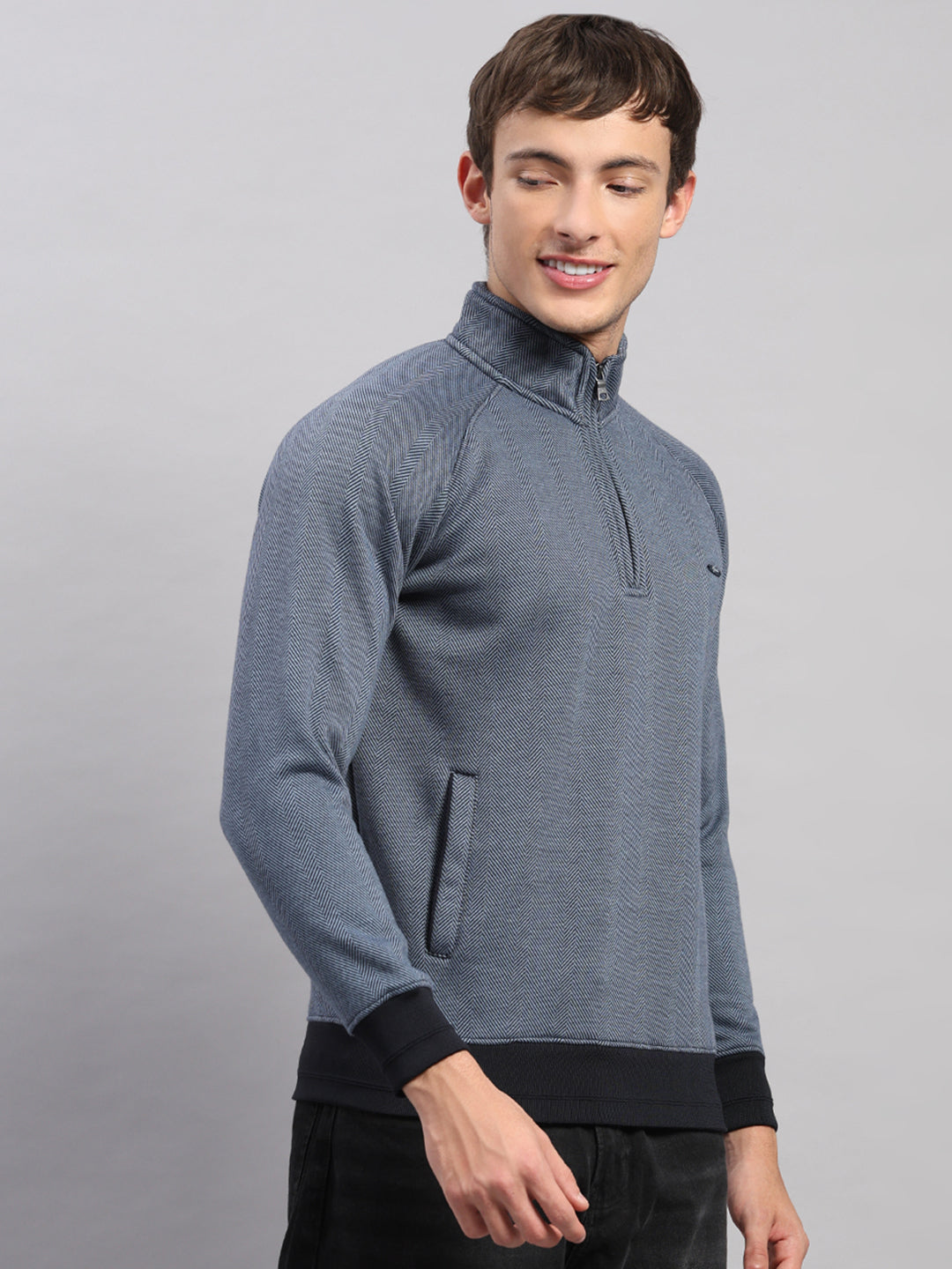 Men Blue Solid Collar Full Sleeve Sweatshirt