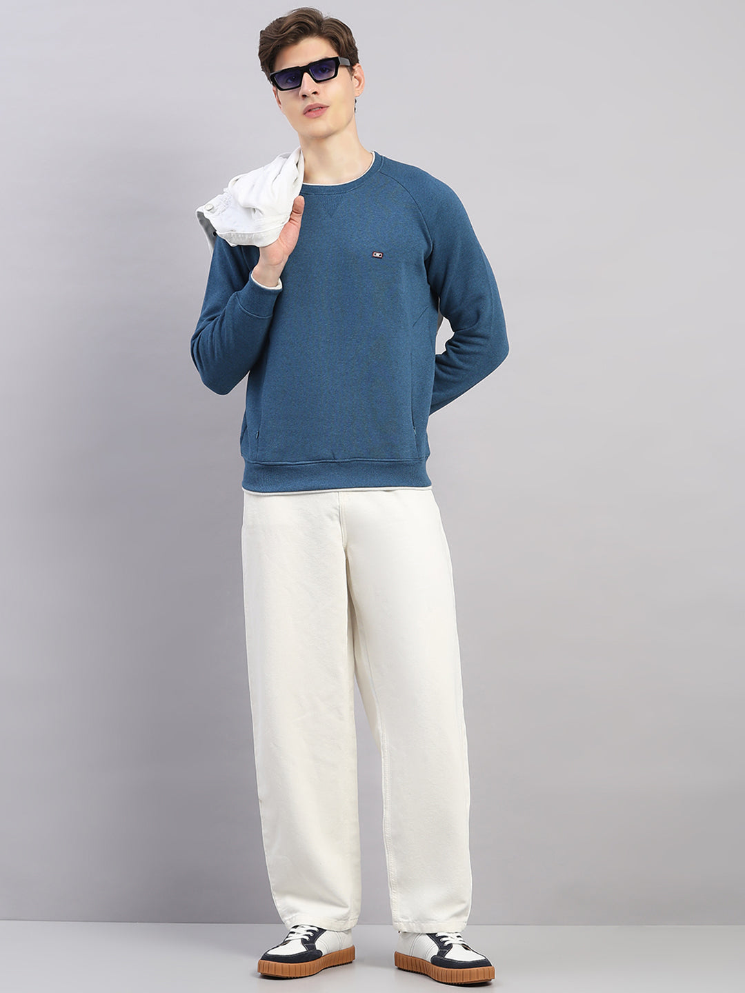 Men Blue Solid Round Neck Full Sleeve Sweatshirt