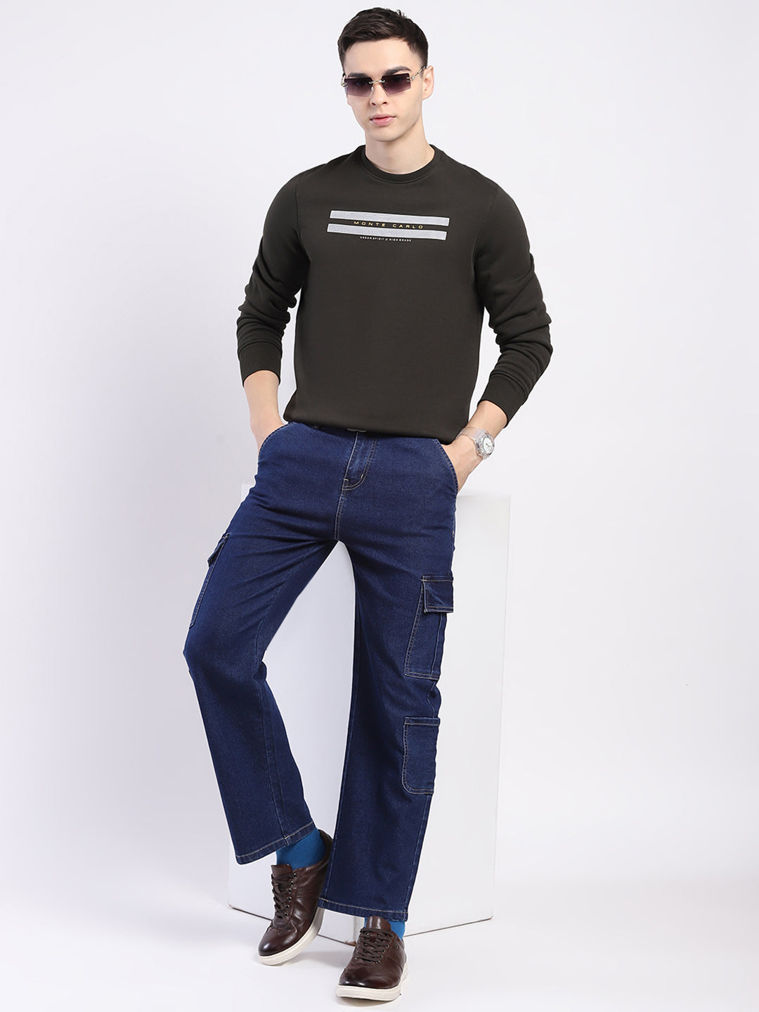 Men Olive Solid Round Neck Full Sleeve Sweatshirt