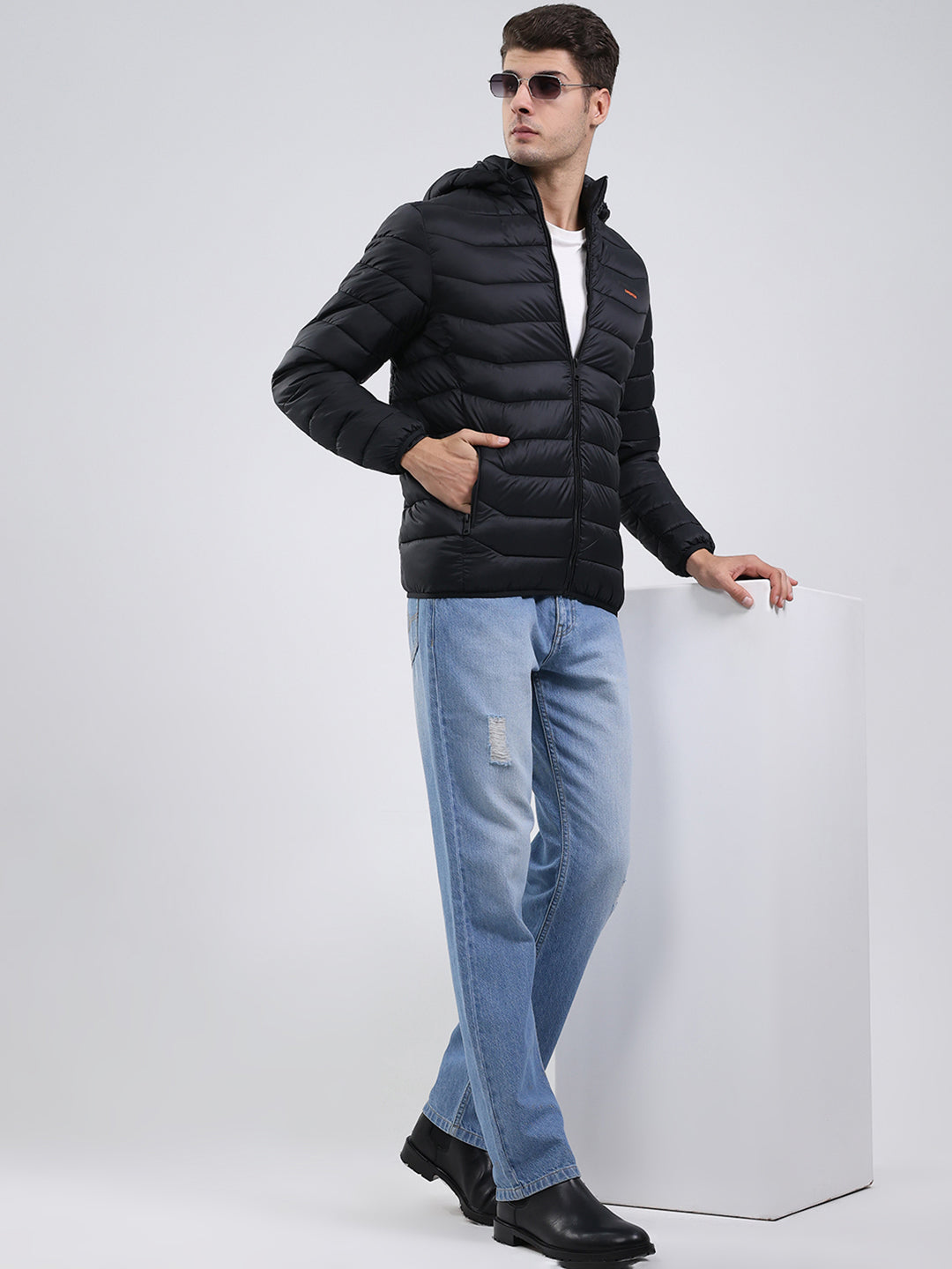 Men Black Solid Hooded Full Sleeve Heating Jacket