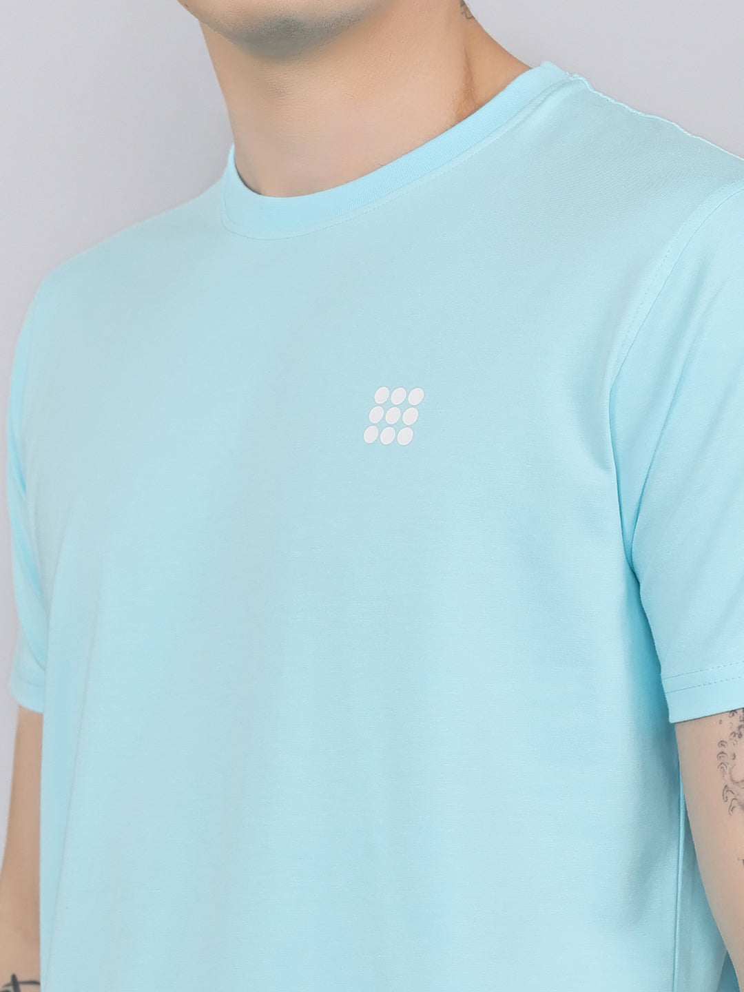 Rock.it Men Sky Blue Solid Round Neck Half Sleeve T-Shirt