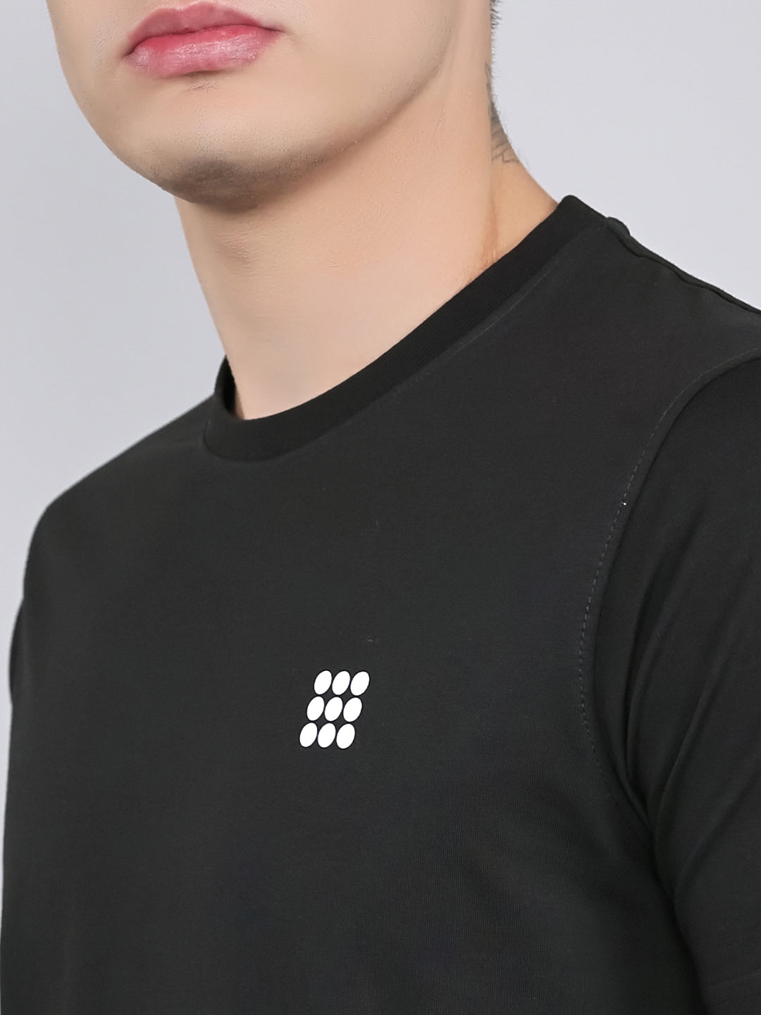 Rock.it Men Black Solid Round Neck Half Sleeve T-Shirt