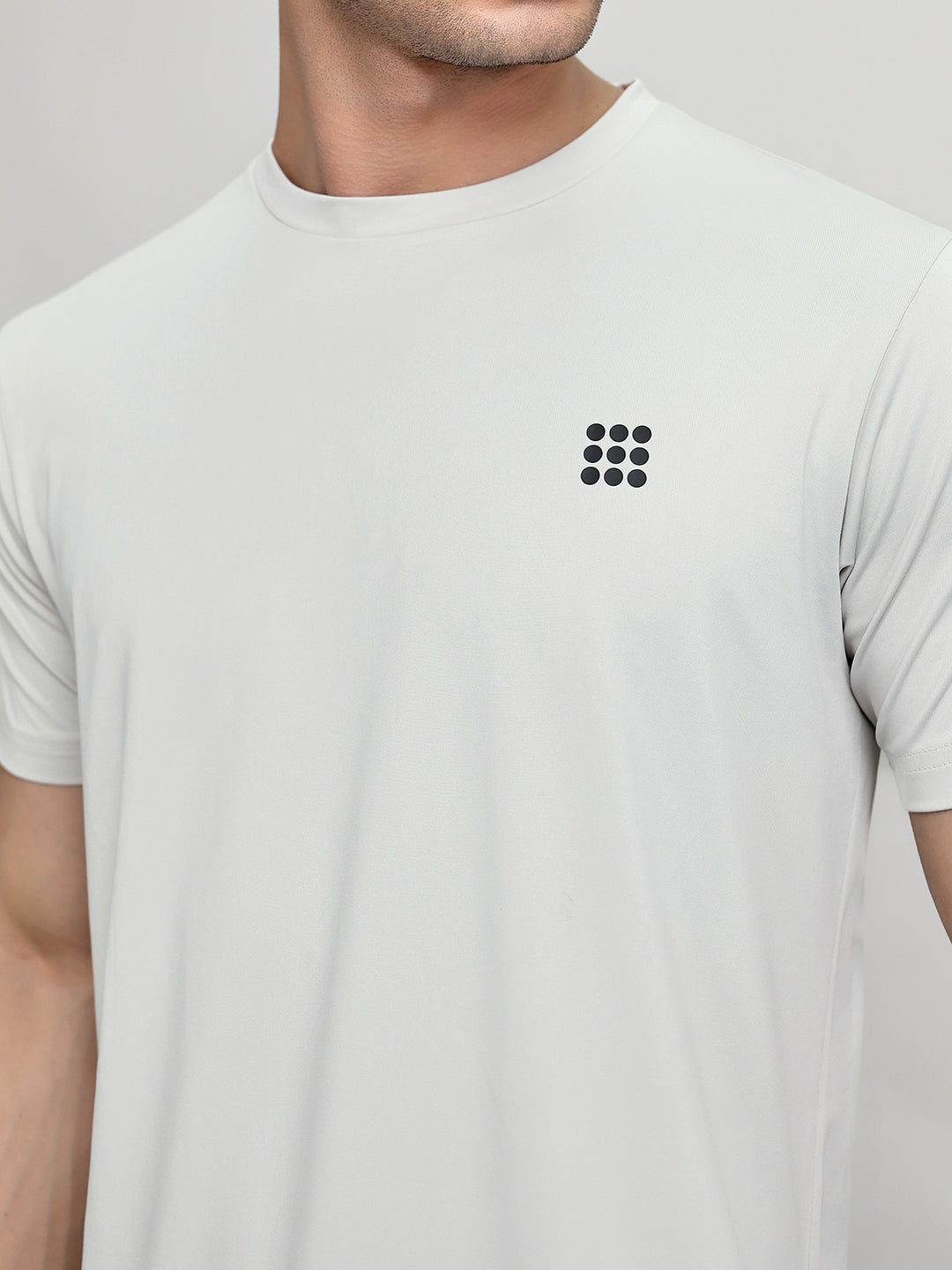 Rock.it Men Light Grey Solid Round Neck Half Sleeve T-Shirt