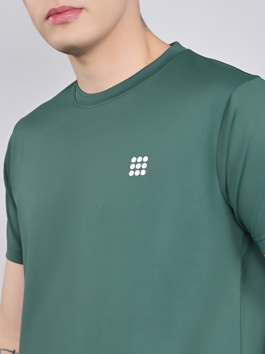 Rock.it Men Green Solid Round Neck Half Sleeve T-Shirt