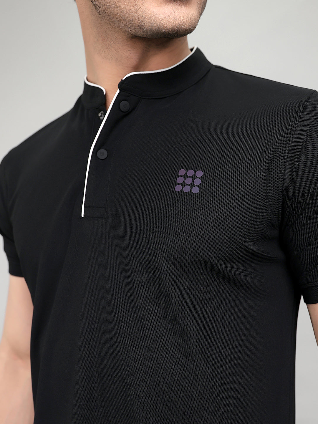 Rock.it Men Black Solid Henley Neck Half Sleeve T-Shirt