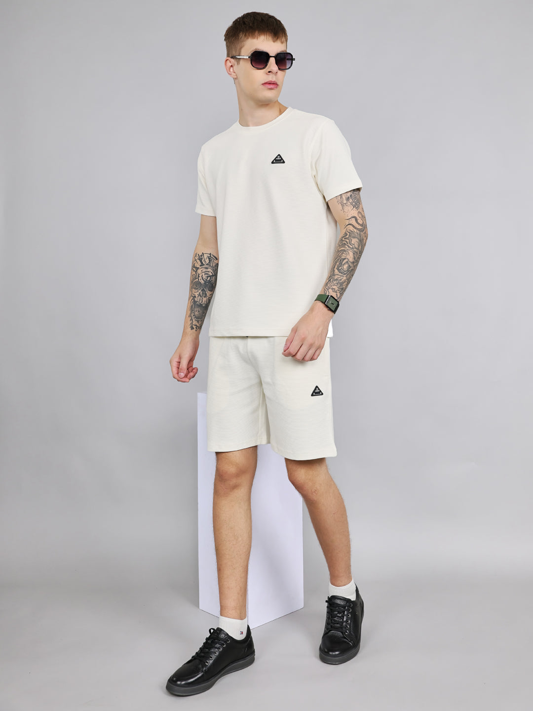 Rock.it Men Off White Self Design Round Neck Half Sleeve Cords Set