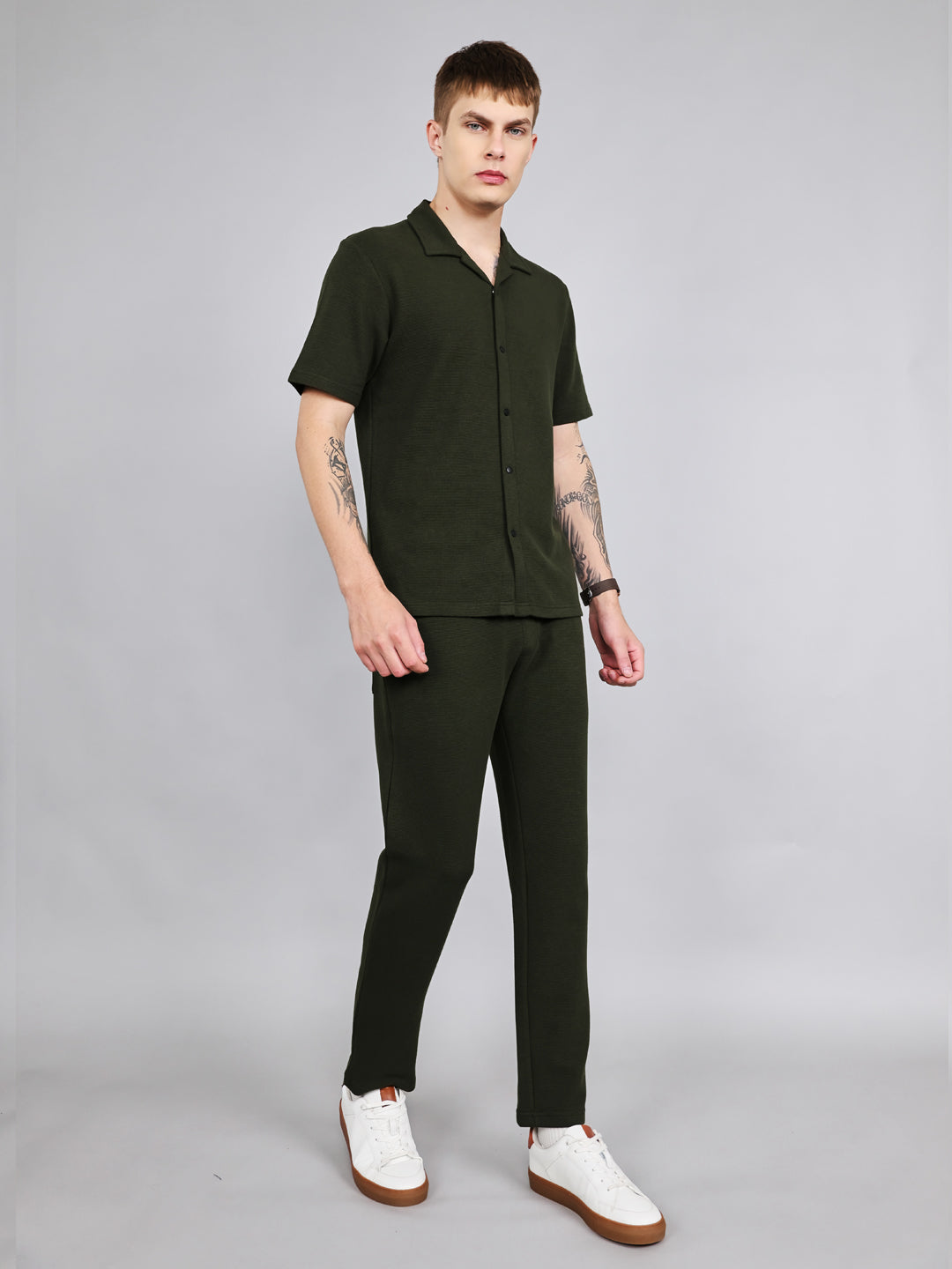 Rock.it Men Olive Solid Collar Half Sleeve Cords Set