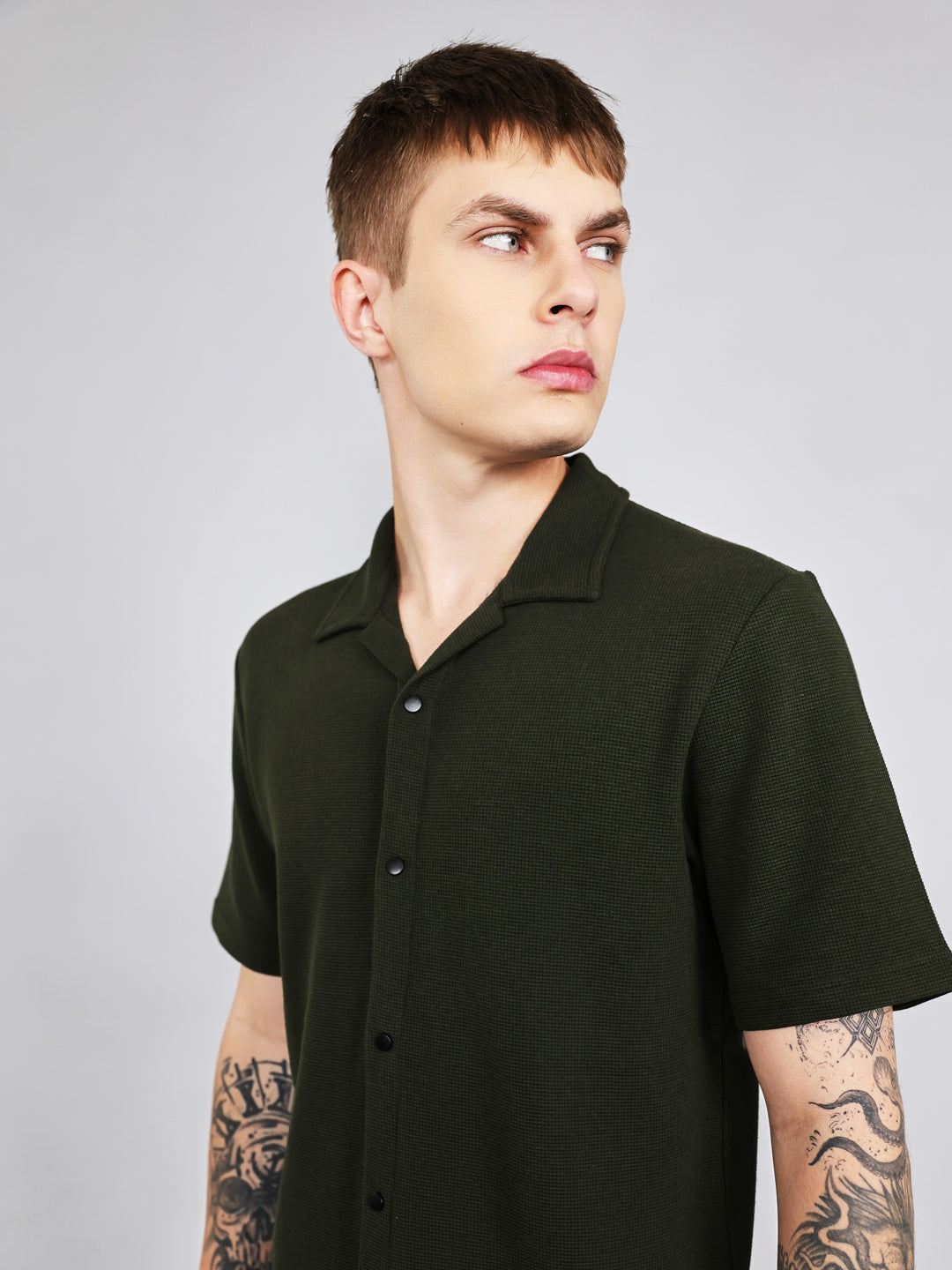Rock.it Men Olive Solid Collar Half Sleeve Cords Set