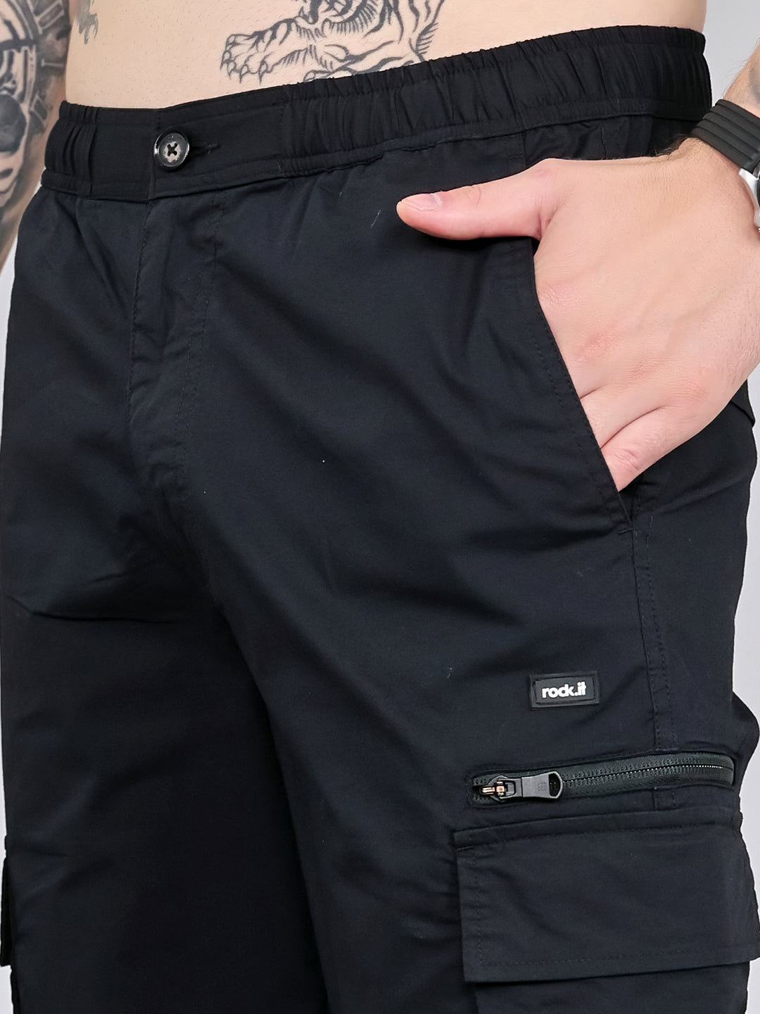 Rock.it Men Black Solid Regular Fit Cargo