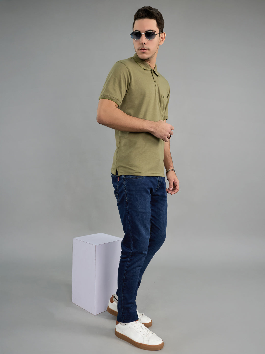 Men Olive Solid Polo Collar Half Sleeve T-Shirt