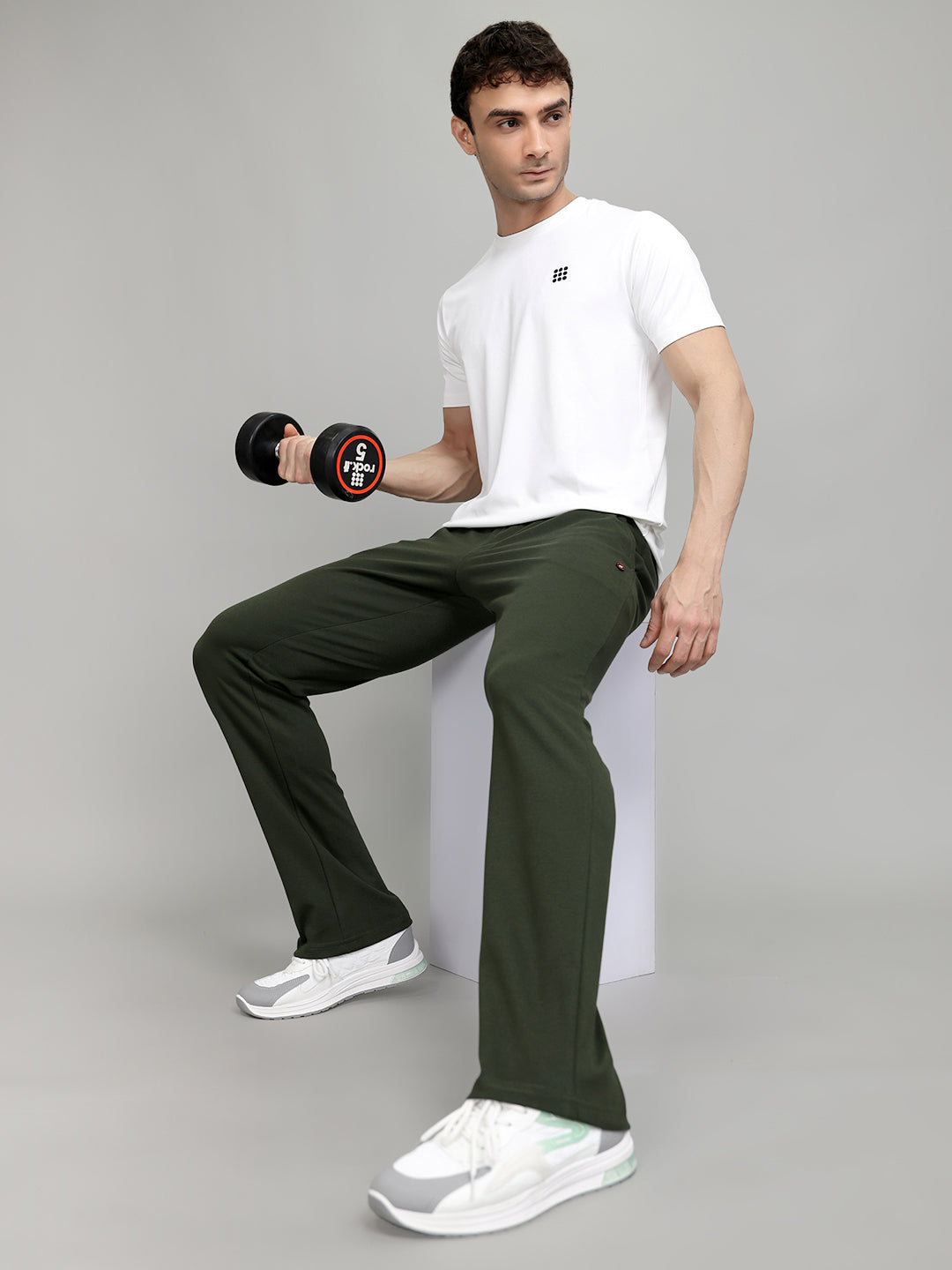 Men Olive Solid Regular Fit Lower