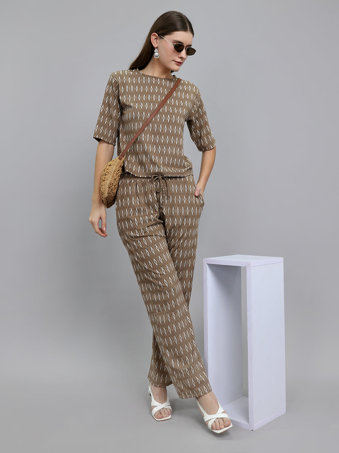 Women Brown Self Design Round Neck Half Sleeve Cords Set