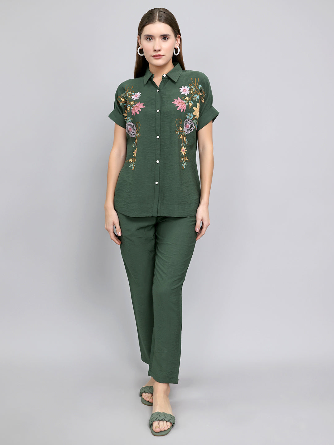 Women Green Embroidered Collar Half Sleeve Cords Set