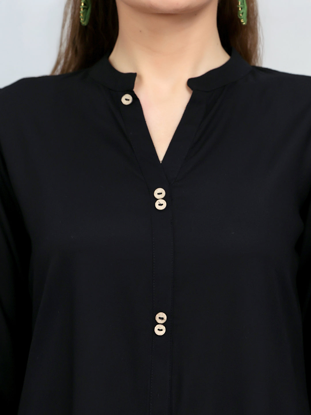 Women Black Solid Henley Neck 3/4th Sleeve Kurti