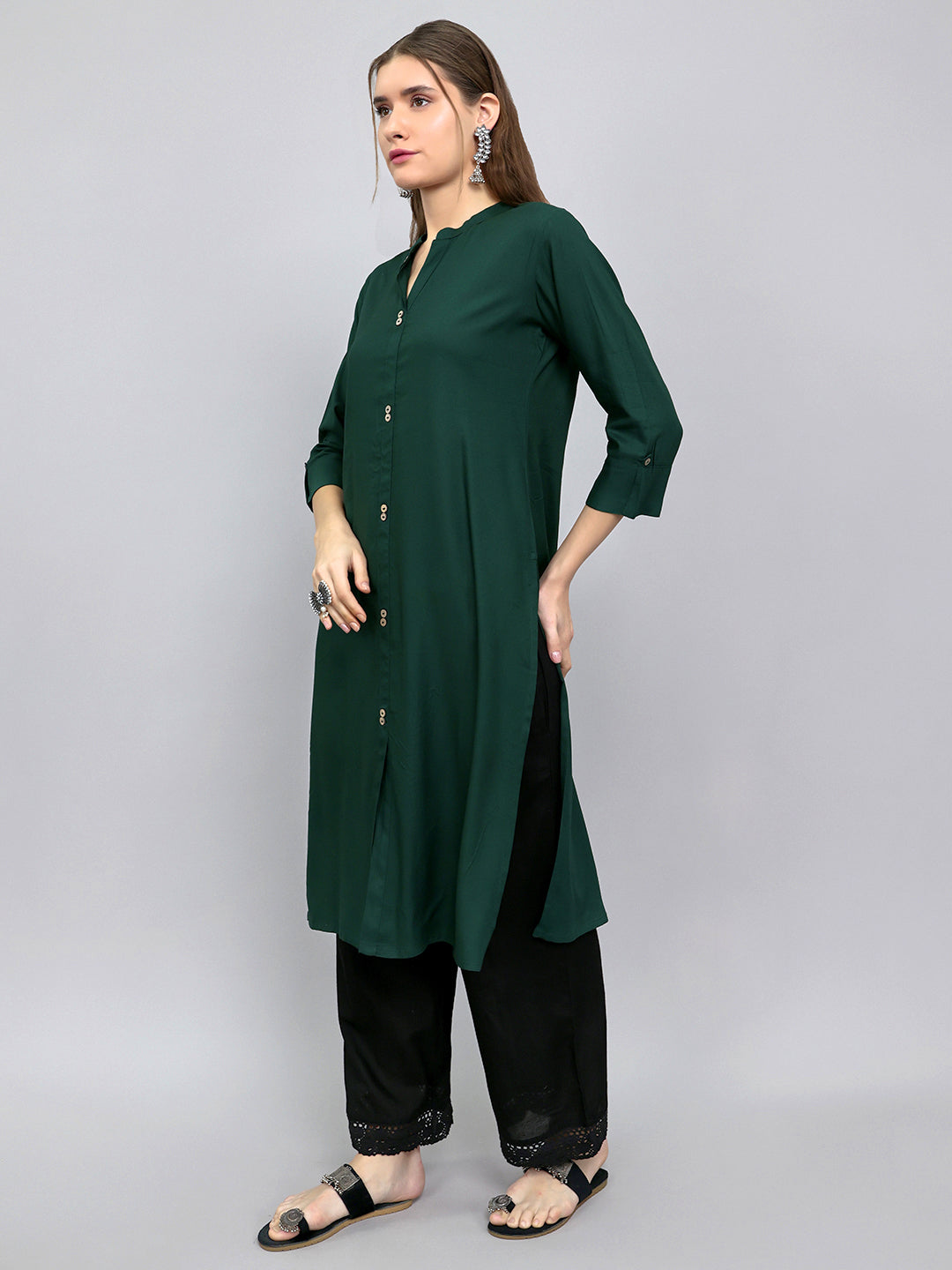 Women Green Solid Henley Neck 3/4th Sleeve Kurti