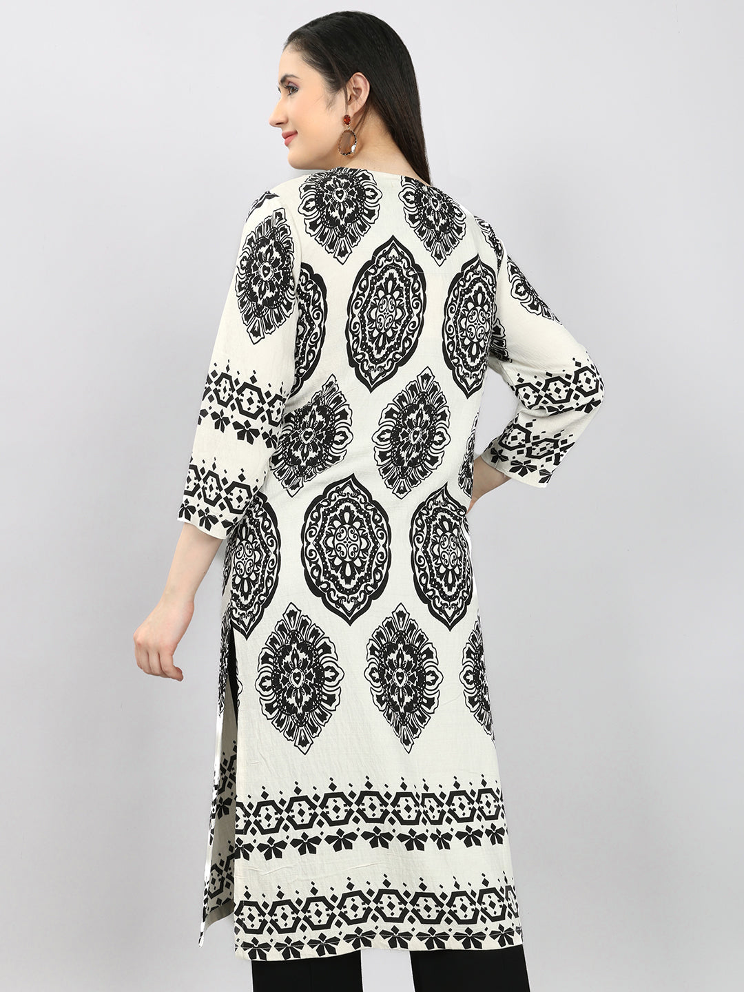 Women Black Printed V Neck Kurti