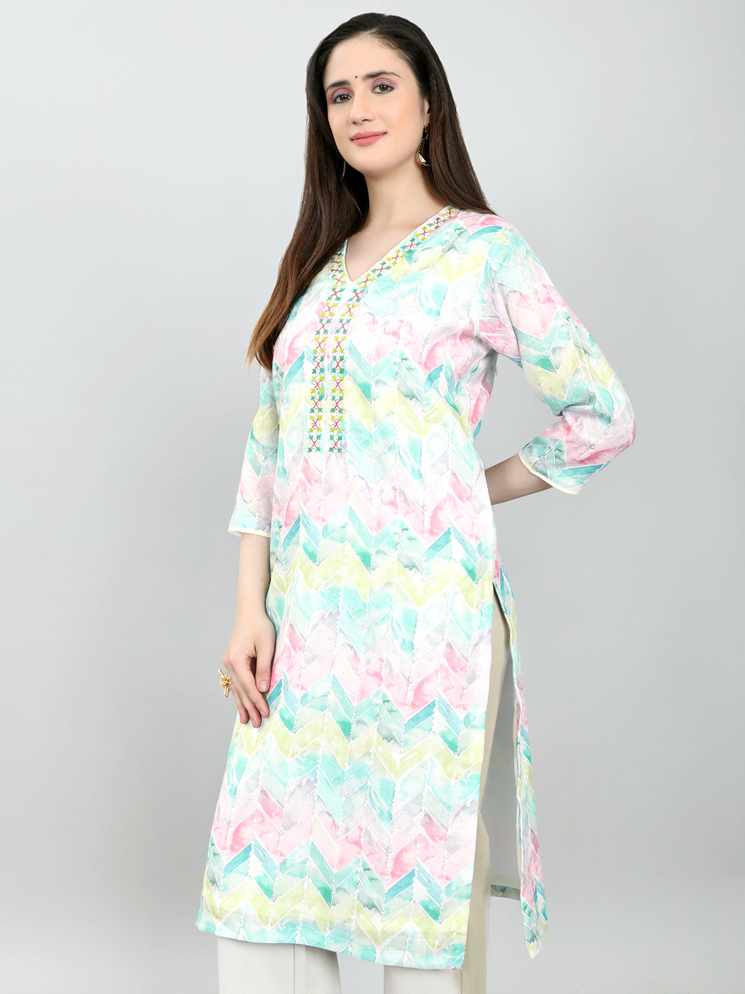 Women Multicolor Printed V Neck 3/4th Sleeve Kurti