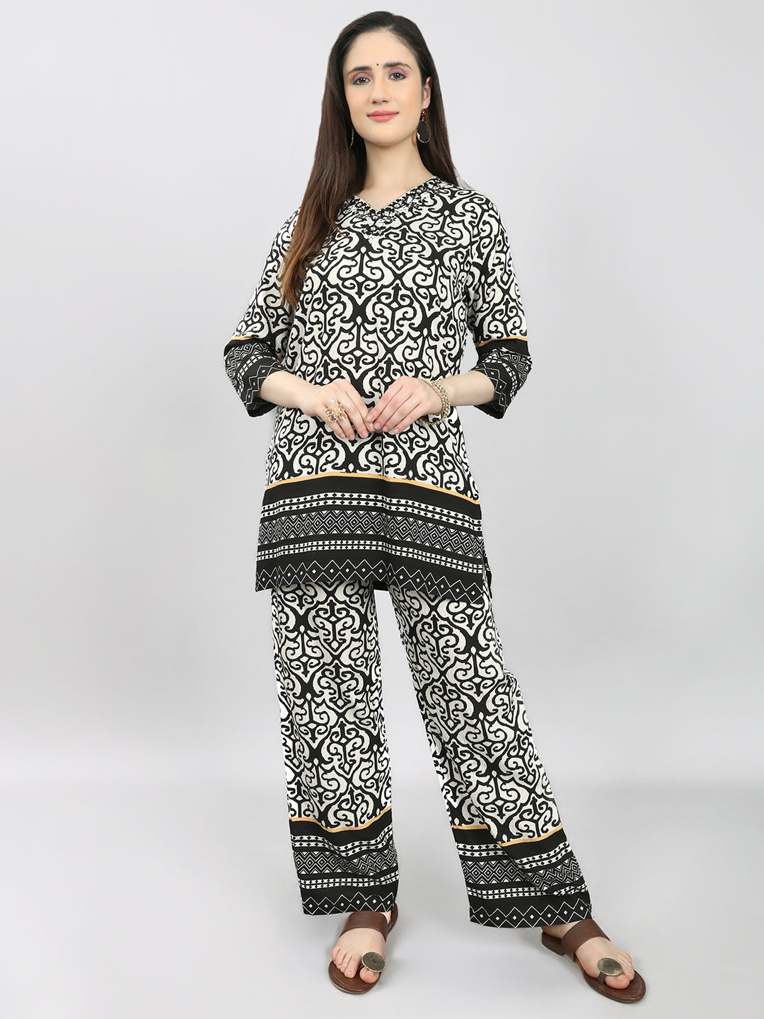 Women Black Printed V Neck Half Sleeve Kurti Set