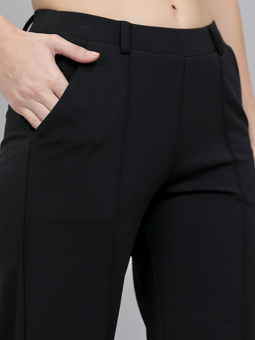 Women Black Solid Regular Fit Jegging