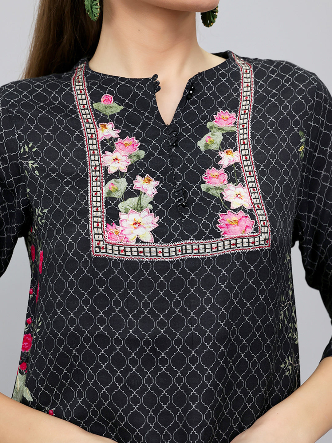 Women Black Printed Fashion Neck Kurti