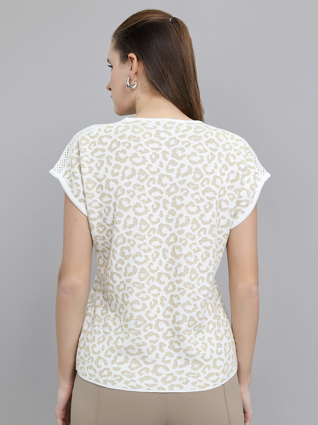 Women Off White Jacquard V Neck Half Sleeve Top
