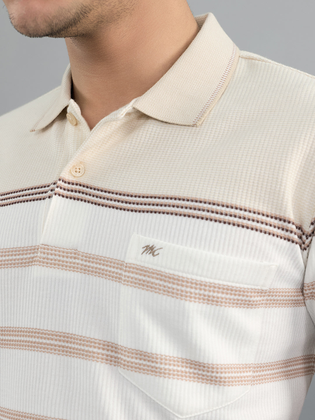 Men Off White Stripe Collar Half Sleeve T-Shirt