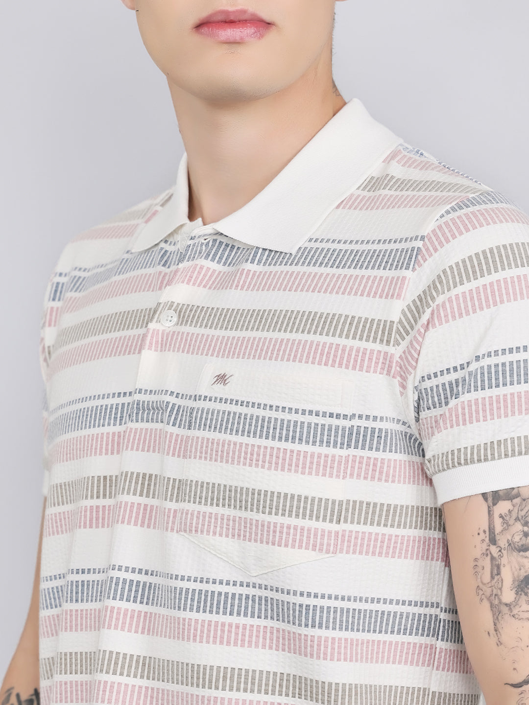 Men Off White Stripe Collar Half Sleeve T-Shirt