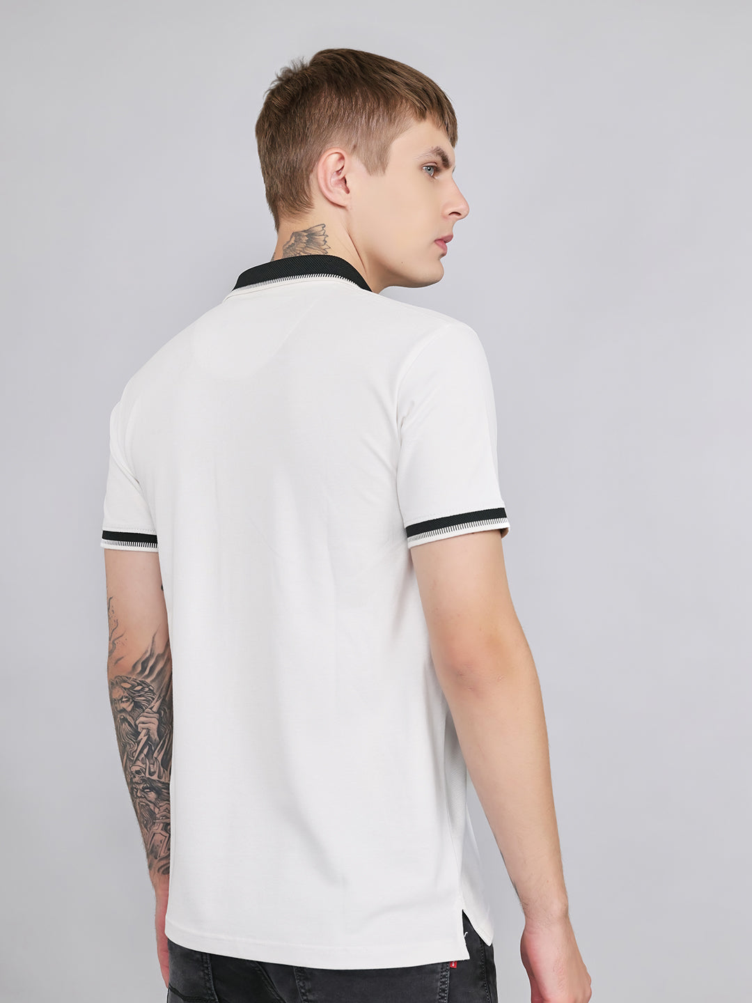 Men White Solid Collar Half Sleeve T-Shirt
