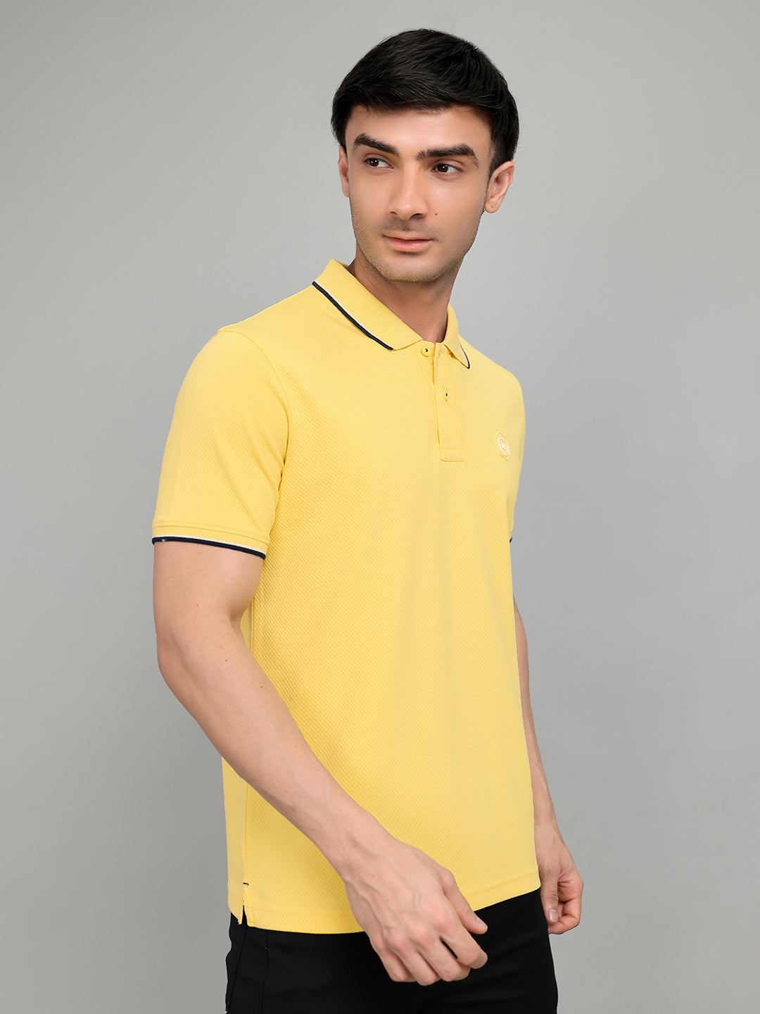 Men Yellow Solid Collar Half Sleeve T-Shirt