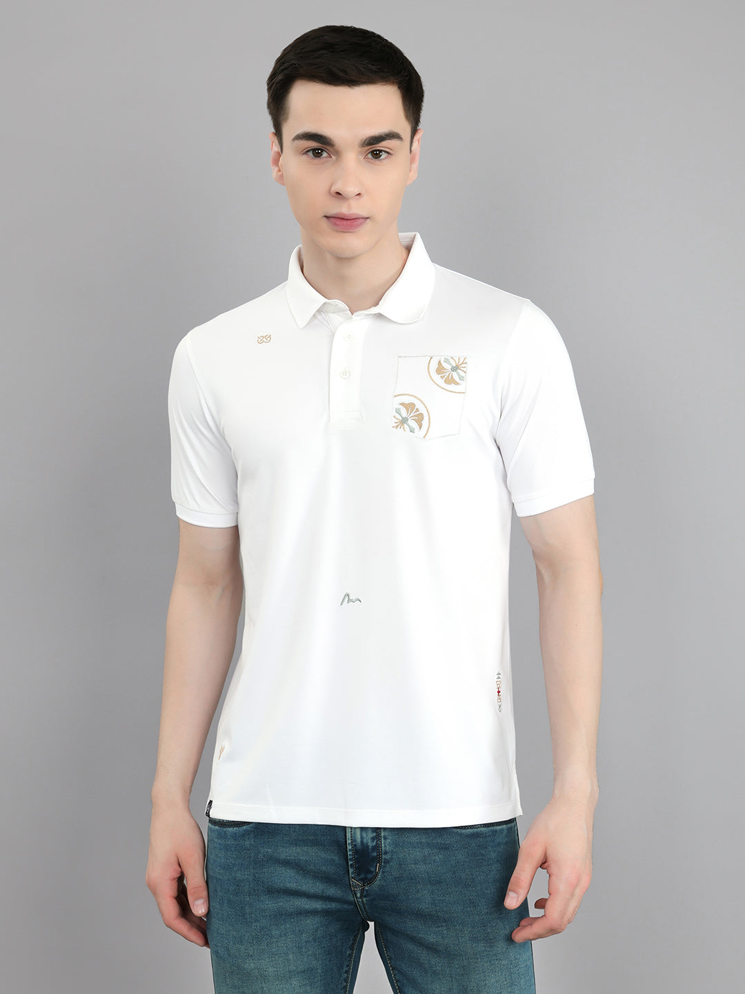 Men White Solid Collar Half Sleeve T-Shirt