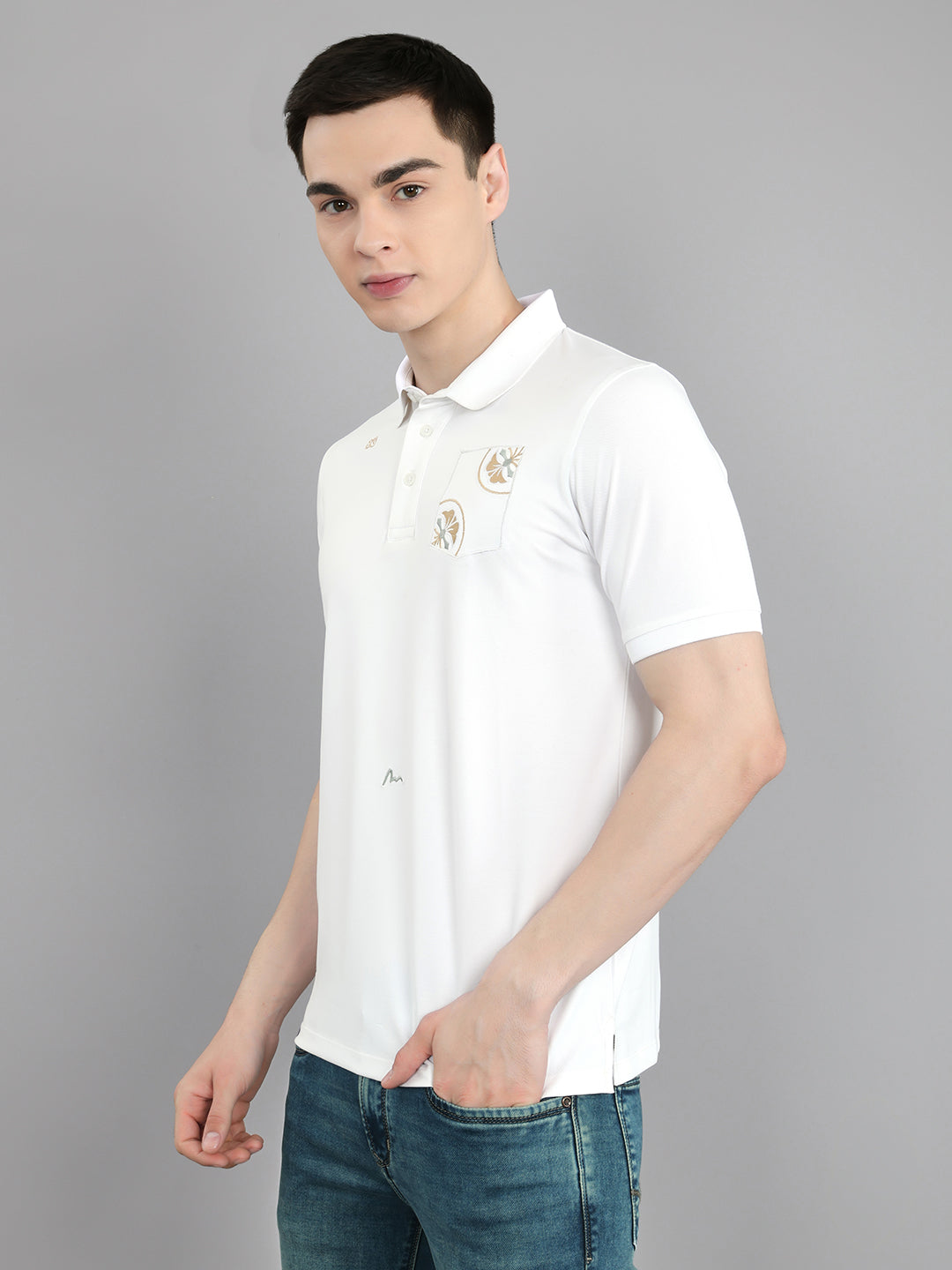 Men White Solid Collar Half Sleeve T-Shirt