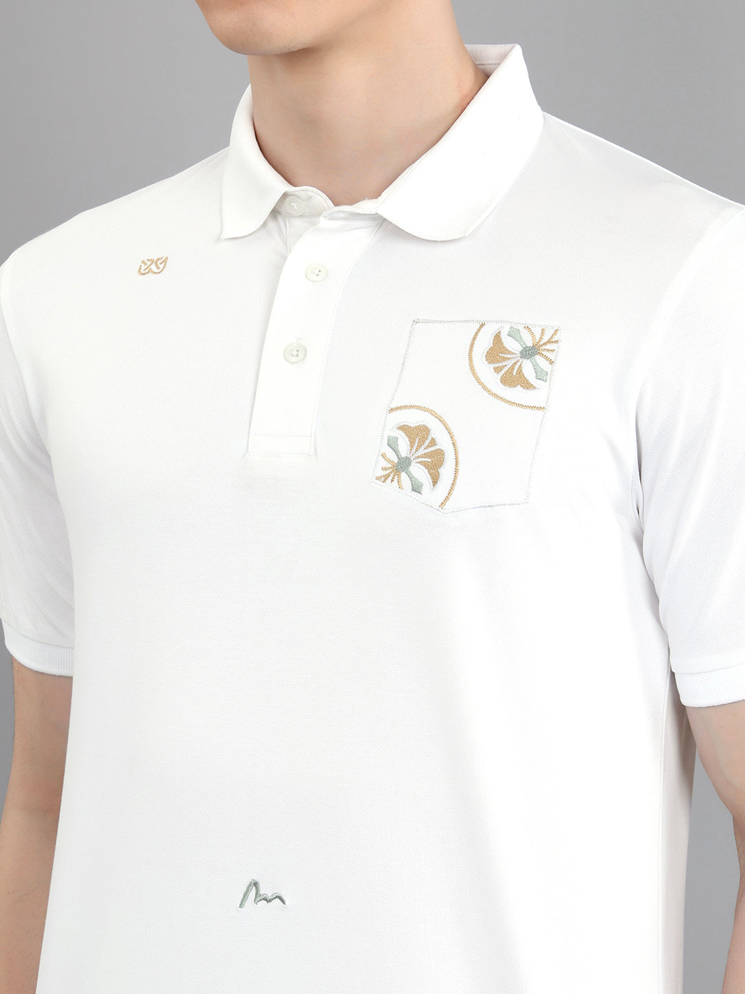Men White Solid Collar Half Sleeve T-Shirt