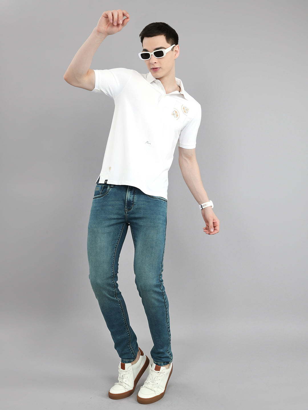 Men White Solid Collar Half Sleeve T-Shirt