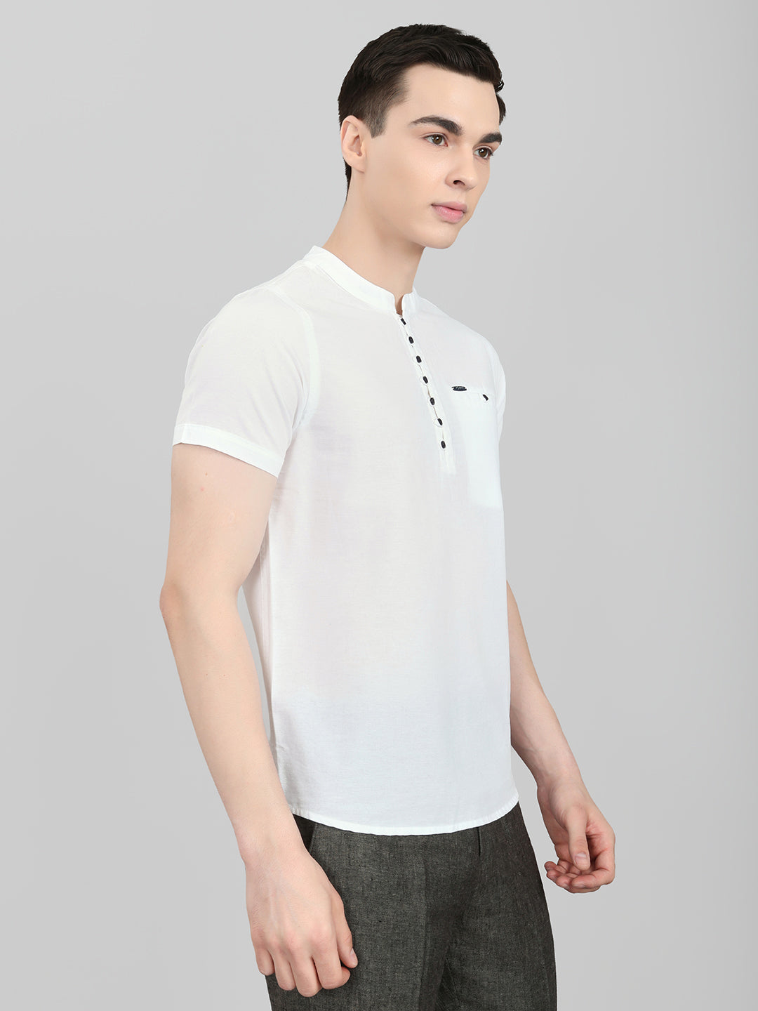 Men White Solid Henley Neck Half Sleeve Kurta