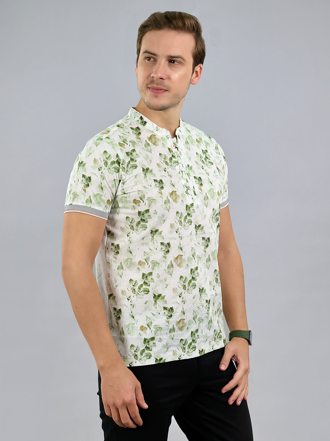 Men Green Solid Henley Neck Half Sleeve T-Shirt