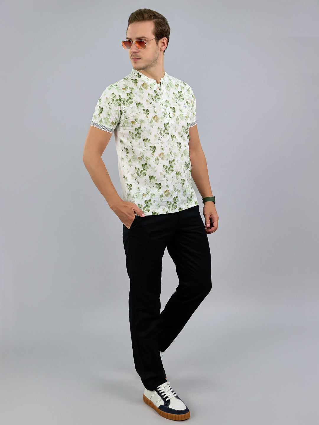 Men Green Solid Henley Neck Half Sleeve T-Shirt