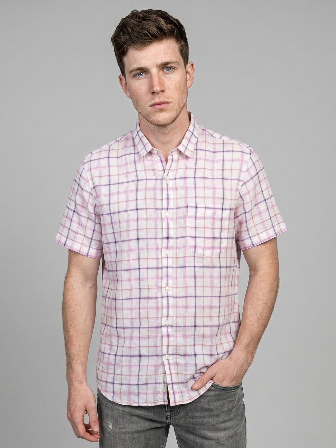 Men White Check Spread Collar Half Sleeve Shirt