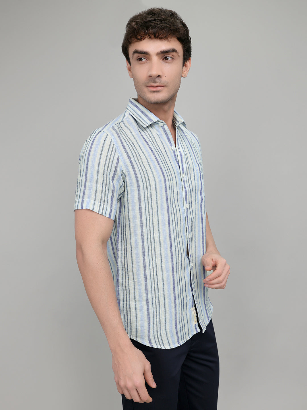 Men Blue Stripe Collar Half Sleeve Shirt