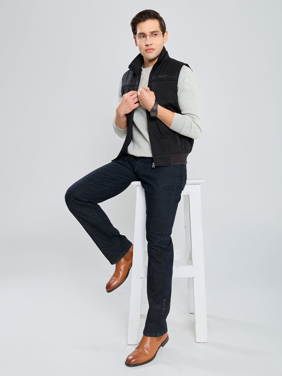 Men Black Solid Collar Sleeveless Bomber Jacket