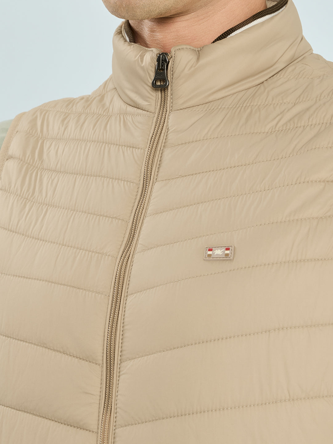 Men Beige Solid Lightweight Packable Sleeveless Puffer Jacket