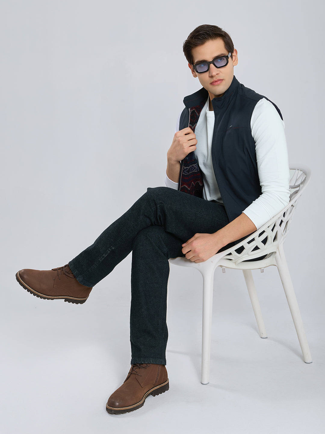 Men Navy Blue Solid Mock Neck Ultra-Warm Sleeveless Jacket