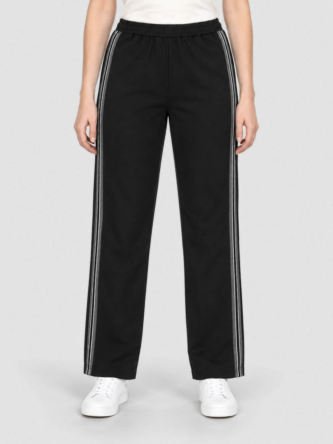 Women Black Solid Regular Fit Winter Lower