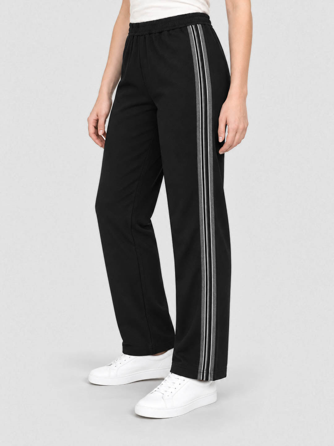 Women Black Solid Regular Fit Winter Lower