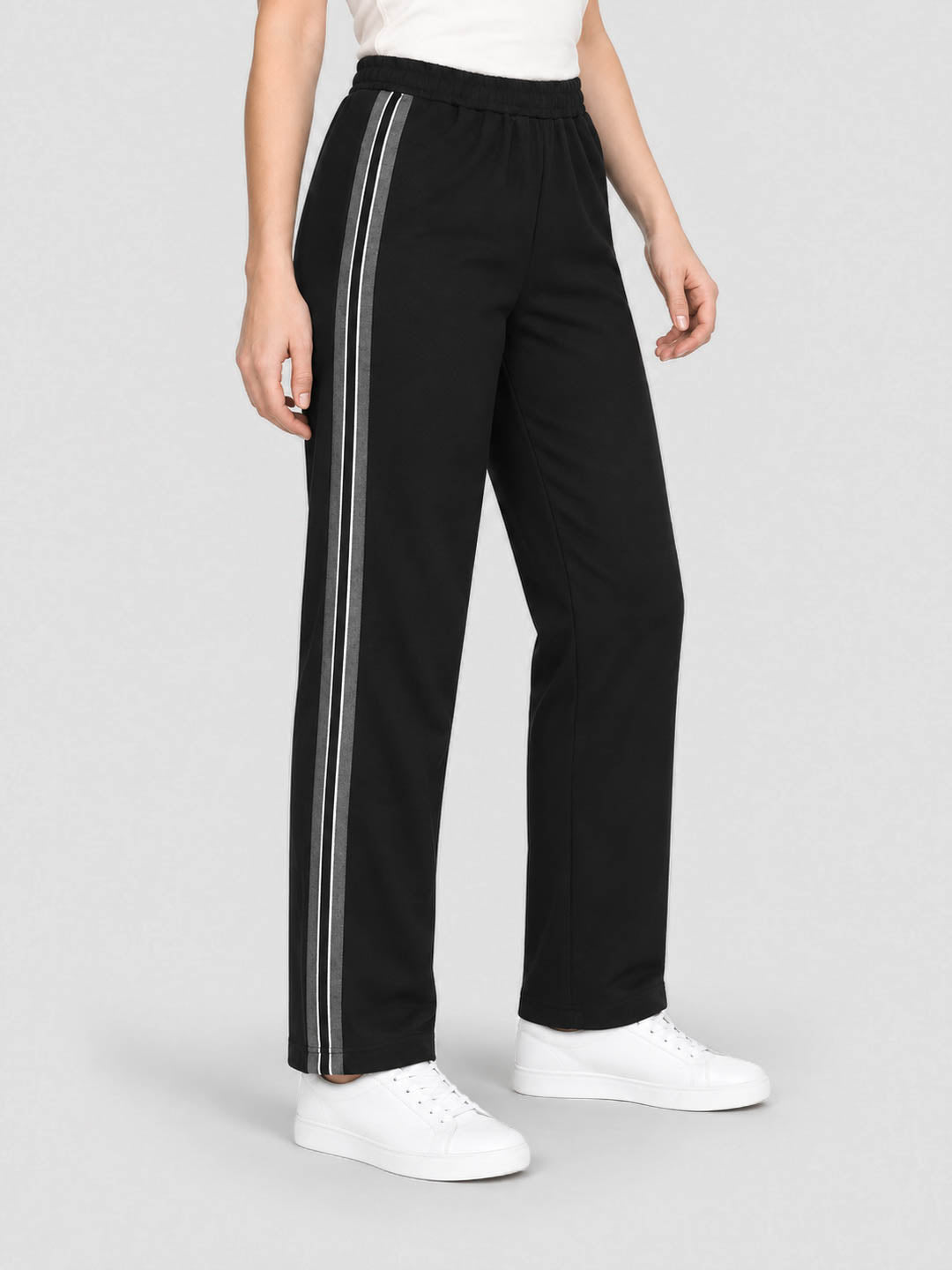 Women Black Solid Regular Fit Winter Lower