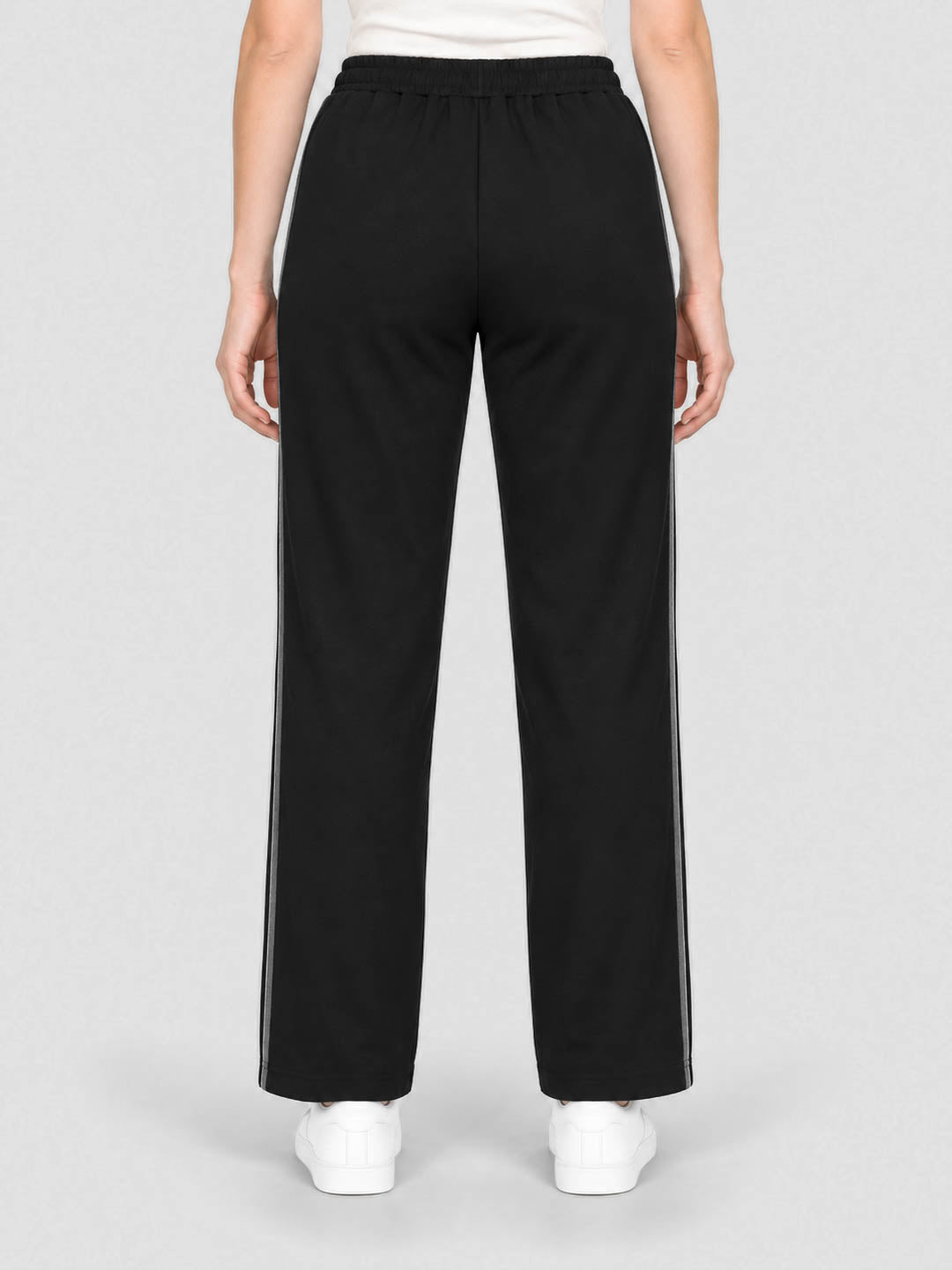 Women Black Solid Regular Fit Winter Lower