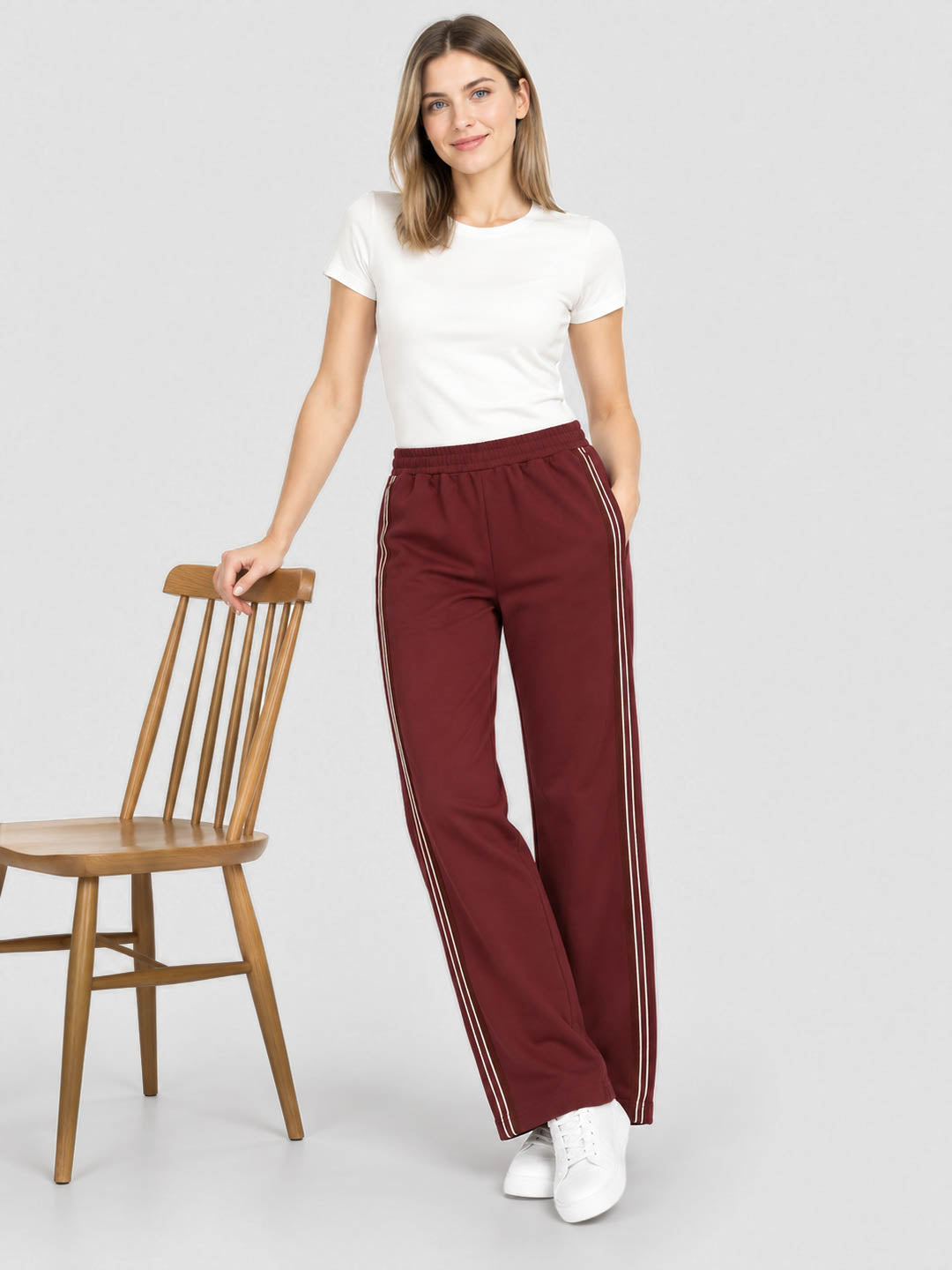Women Burgundy Solid Regular Fit Winter Lower