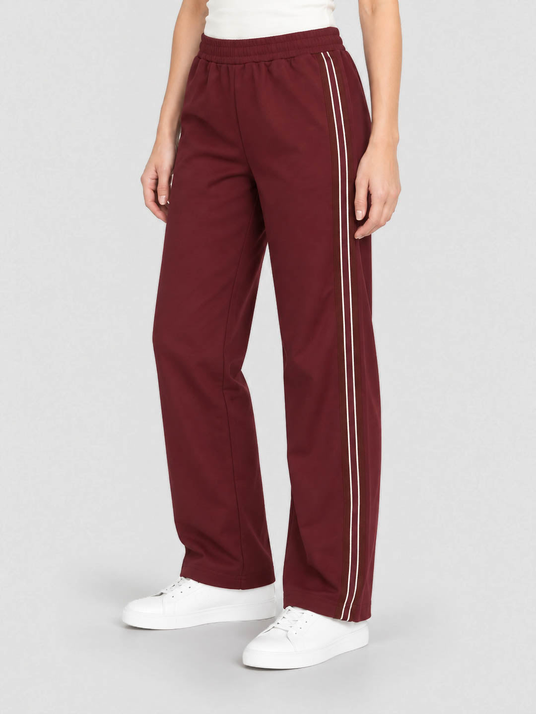 Women Burgundy Solid Regular Fit Winter Lower